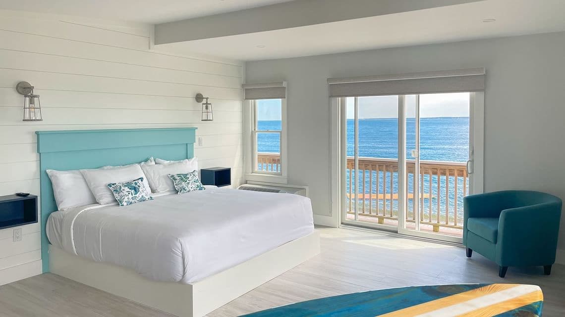 Tides Room Corner Suite